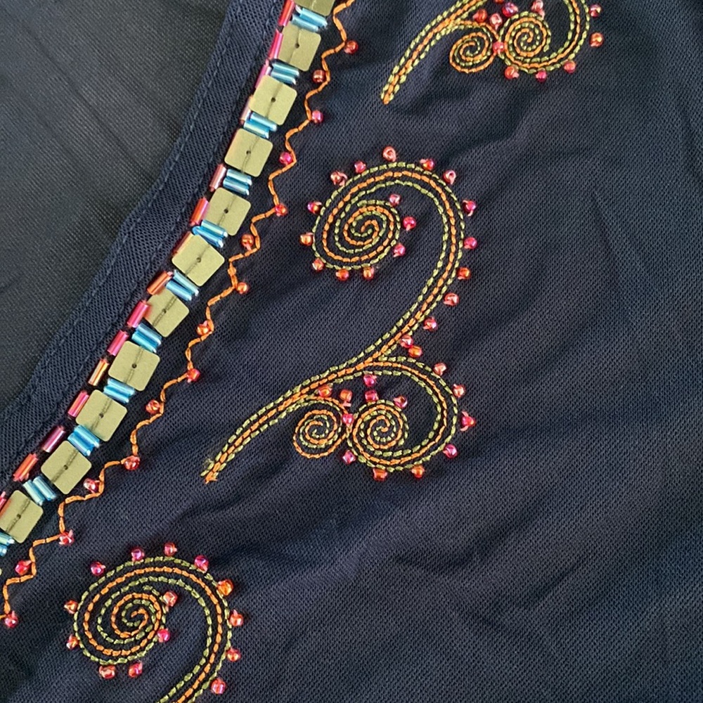 🦩Express beautiful embroidery & beading top🦩 - Picture 6 of 7